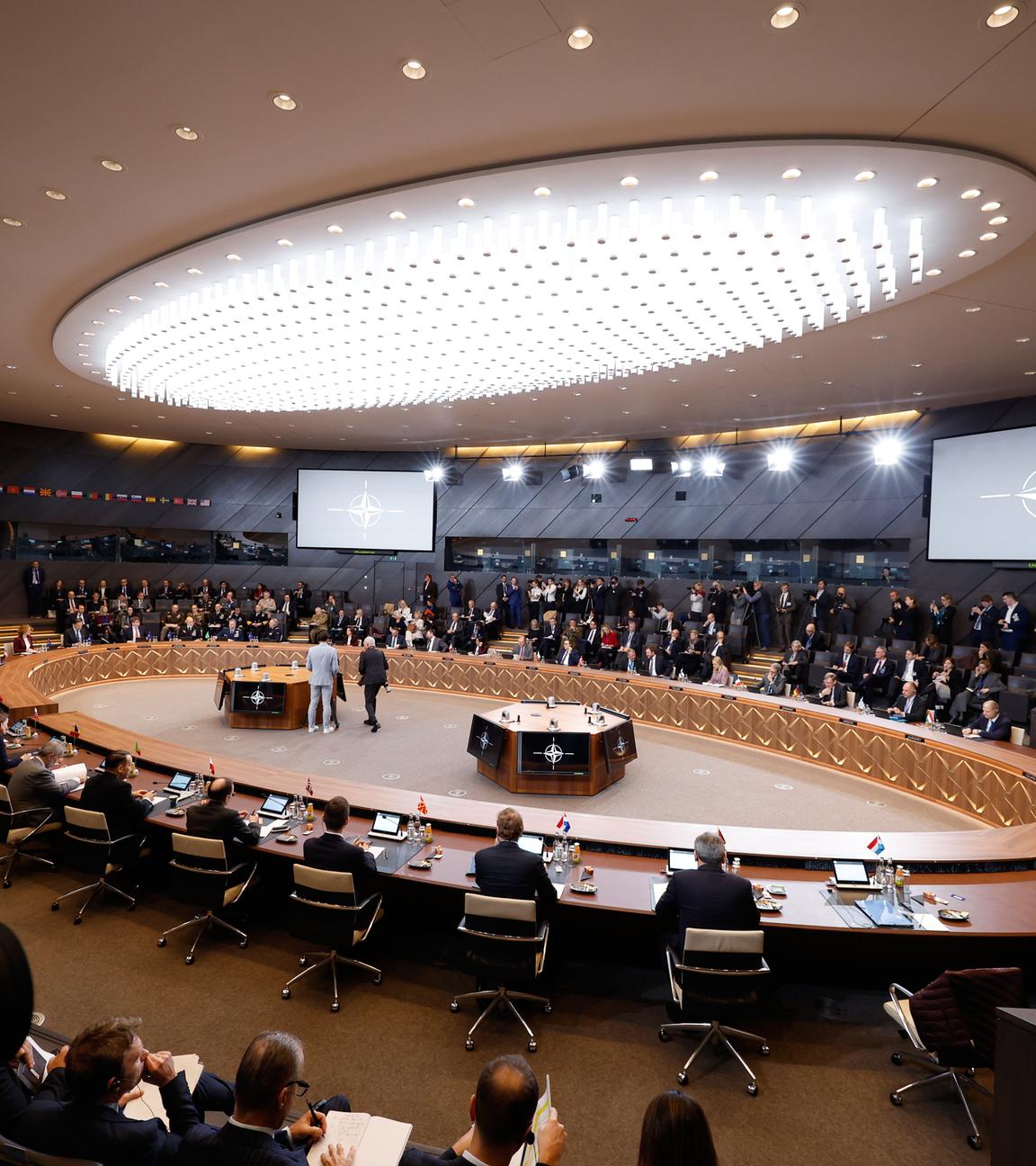 Gesamtansicht des Raums während einer Sitzung des Nordatlantikrats in Außenministerkonferenz im NATO-Hauptquartier in Brüssel, Mittwoch, 3. Dezember 2025.