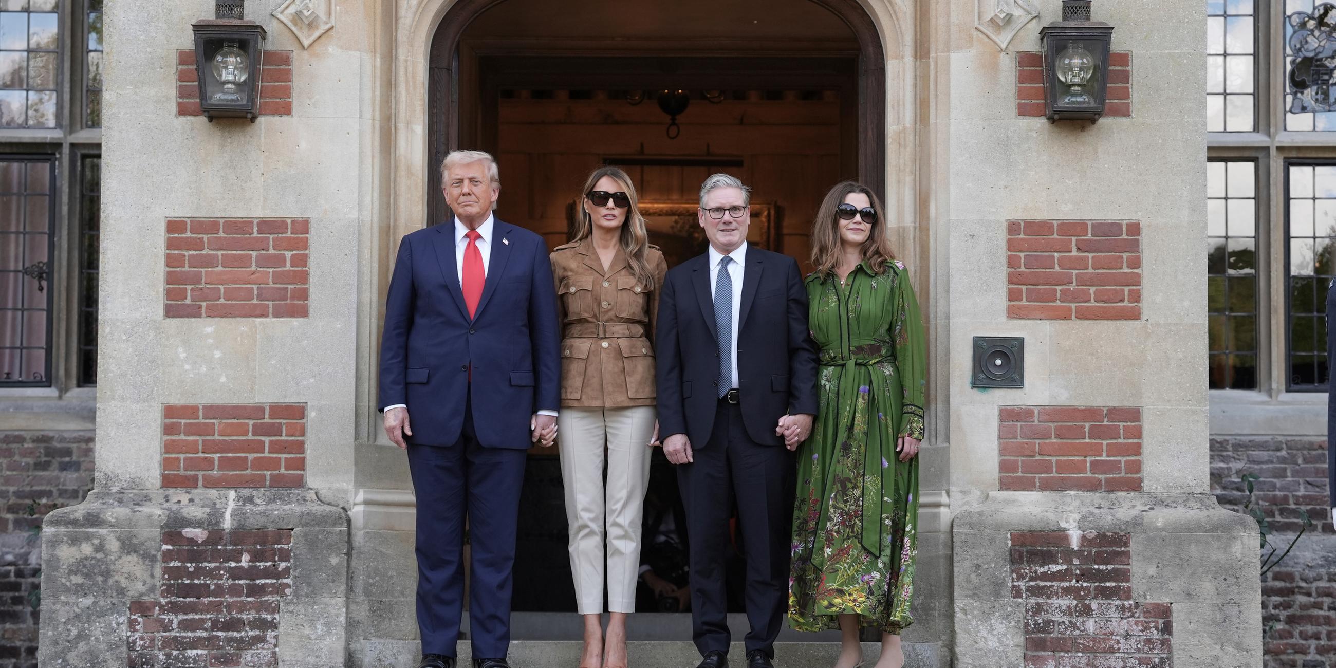 President Donald Trump, first lady Melania Trump, Britain's Prime Minister Keir Starmer and lady Victoria Starmer pose for a picture as they depart Chequers, near Aylesbury, England, Thursday, Sept. 18, 2025.