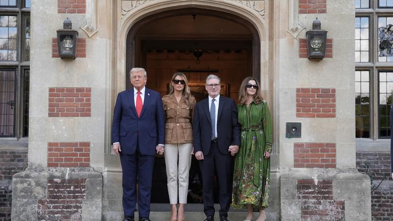 President Donald Trump, first lady Melania Trump, Britain's Prime Minister Keir Starmer and lady Victoria Starmer pose for a picture as they depart Chequers, near Aylesbury, England, Thursday, Sept. 18, 2025.