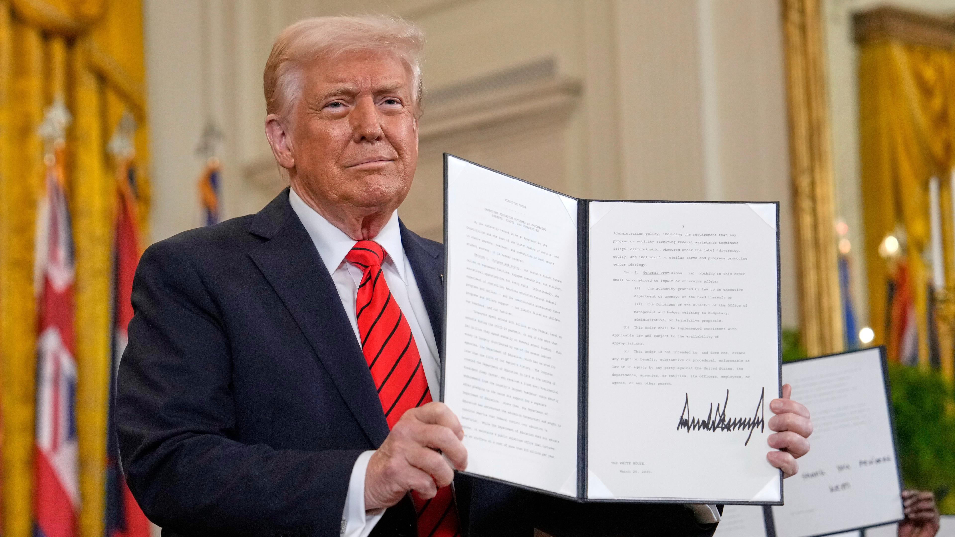 Trump unterzeichnet ein Dekret zur Auflösung des Bildungsministeriums