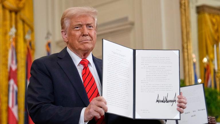 Trump unterzeichnet ein Dekret zur Auflösung des Bildungsministeriums