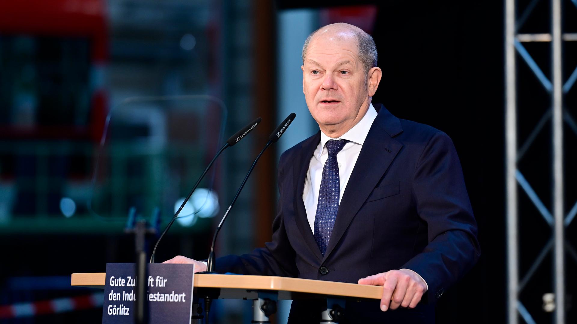 Olaf Scholz beim Besuch des Alstom-Standort in Goerlitz