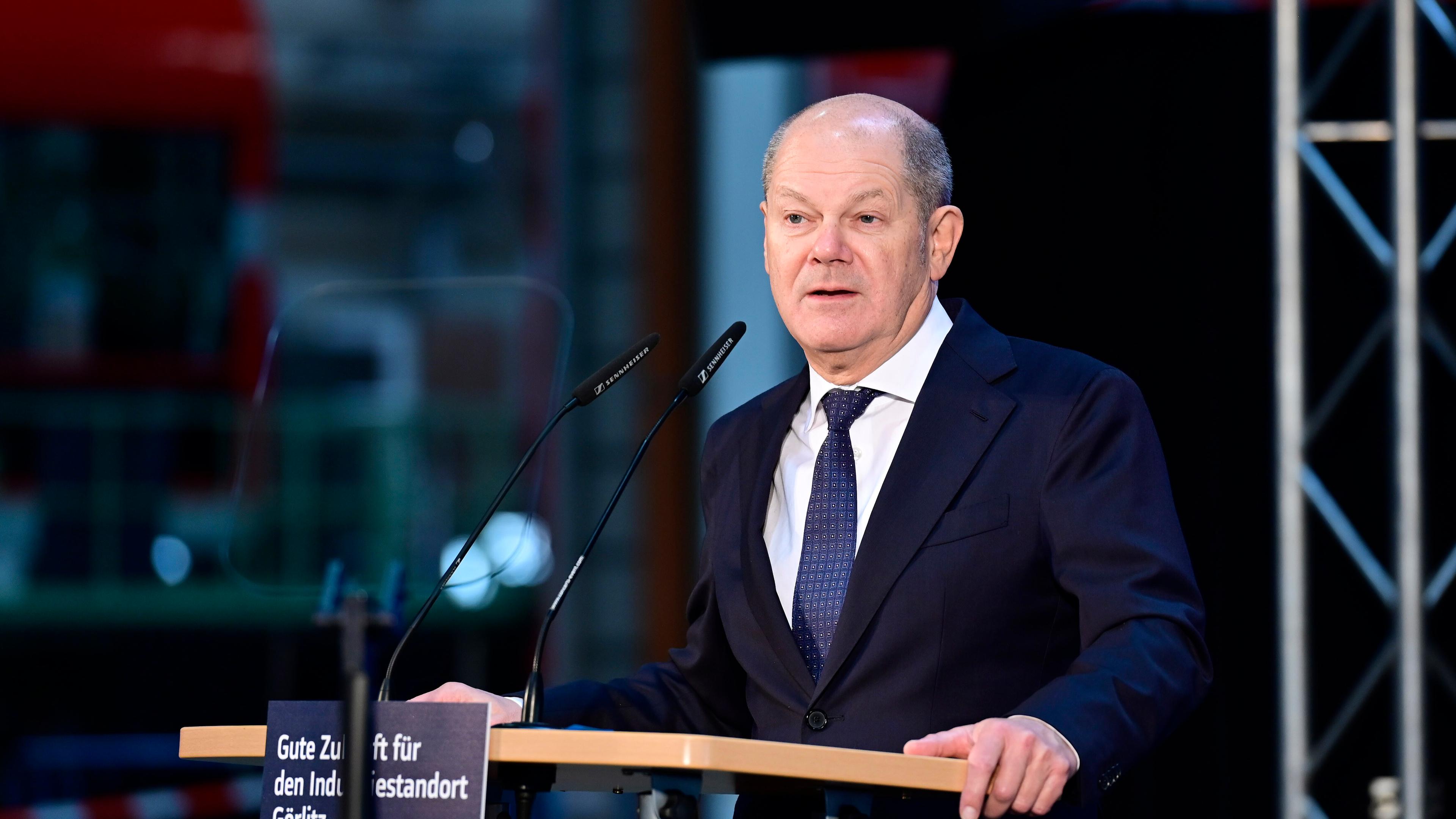 Olaf Scholz beim Besuch des Alstom-Standort in Goerlitz