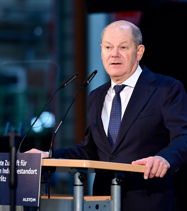 Olaf Scholz beim Besuch des Alstom-Standort in Goerlitz