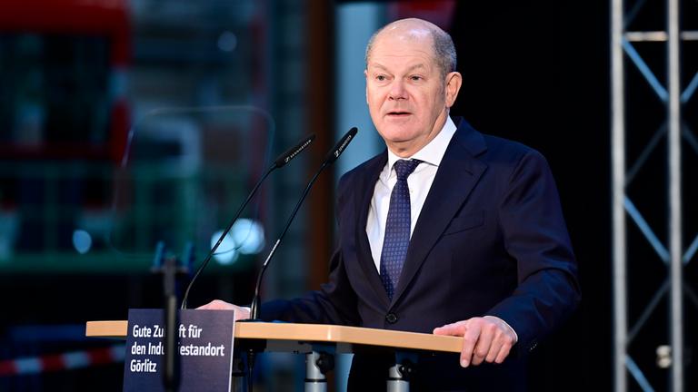 Olaf Scholz beim Besuch des Alstom-Standort in Goerlitz