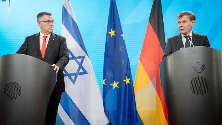 Gideon Saar und Johann Wadephul bei einer gemeinsamen Pressekonferenz des israelischen Aussenministers und des deutschen Aussenministers im Auswaertigen Amt in Berlin am 05.06.2025