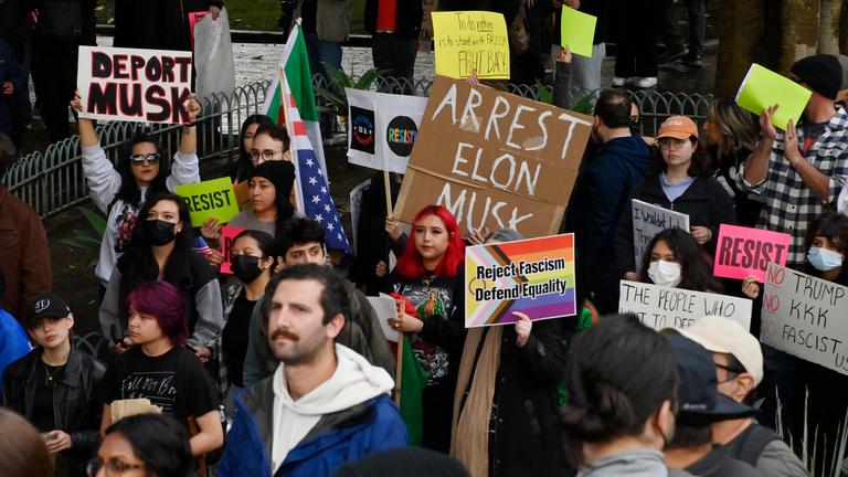 Protest gegen Trump und Musk in Los Angeles