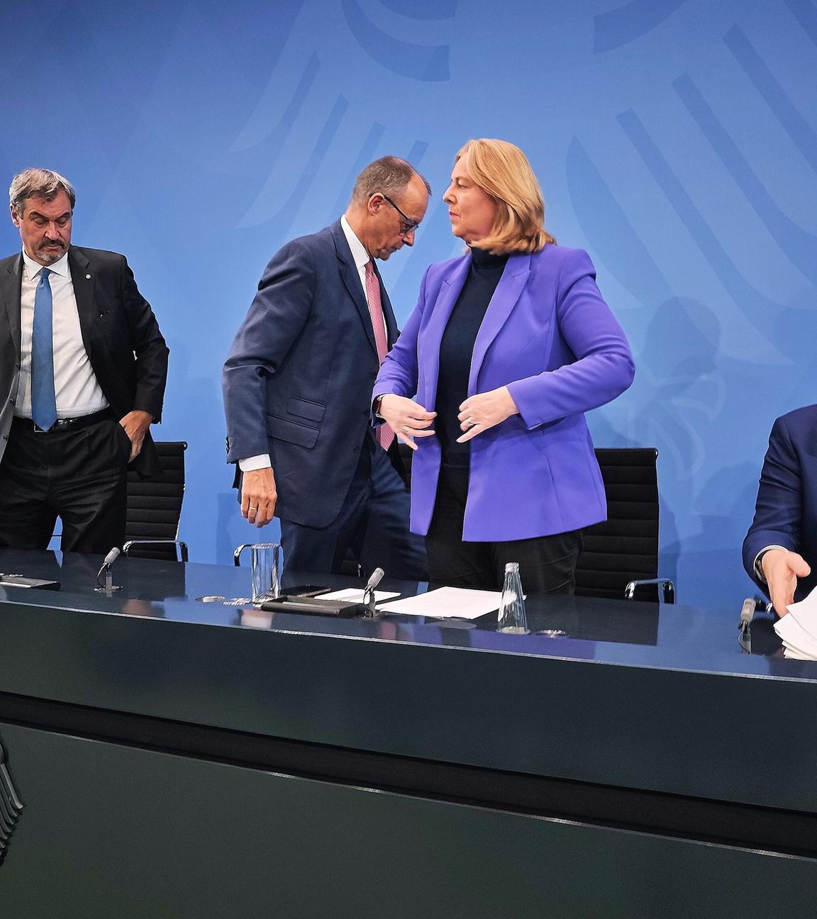  Pressekonferenz nach Koalitionsausschuss: L-R: CSU-Chef Markus Soeder, Bundeskanzler Friedrich Merz (CDU), Bundesministerin fuer Arbeit und Soziales Baerbel Bas (SPD), Bundesminister der Finanzen Lars Klingbeil (SPD)