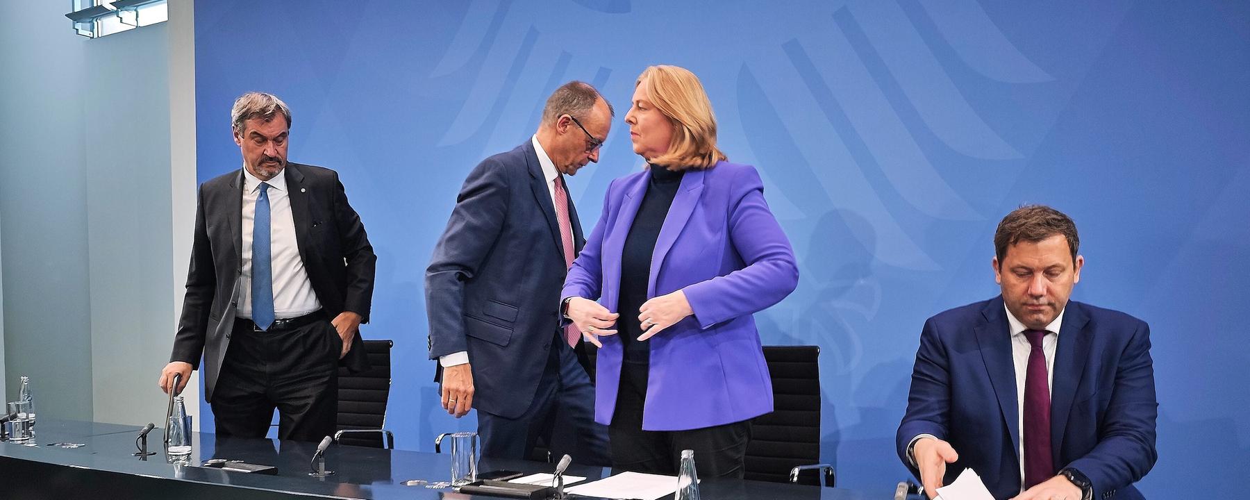  Pressekonferenz nach Koalitionsausschuss: L-R: CSU-Chef Markus Soeder, Bundeskanzler Friedrich Merz (CDU), Bundesministerin fuer Arbeit und Soziales Baerbel Bas (SPD), Bundesminister der Finanzen Lars Klingbeil (SPD)