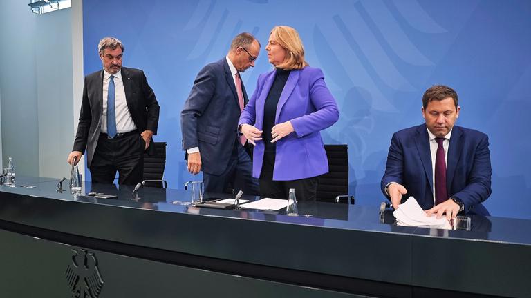  Pressekonferenz nach Koalitionsausschuss: L-R: CSU-Chef Markus Soeder, Bundeskanzler Friedrich Merz (CDU), Bundesministerin fuer Arbeit und Soziales Baerbel Bas (SPD), Bundesminister der Finanzen Lars Klingbeil (SPD)