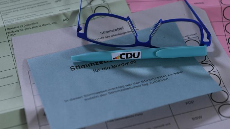 Bei den Kommunalwahlen in Nordrhein-Westfalen 2025 werden die Volksvertretungen auf Ebene der Gemeinden, Staedte und Kreise im Land Nordrhein-Westfalen neu gewaehlt.