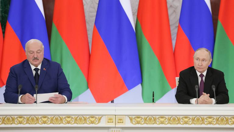 WLADIMIR PUTIN empfängt ALEXANDER LUKASCHENKO im Kreml