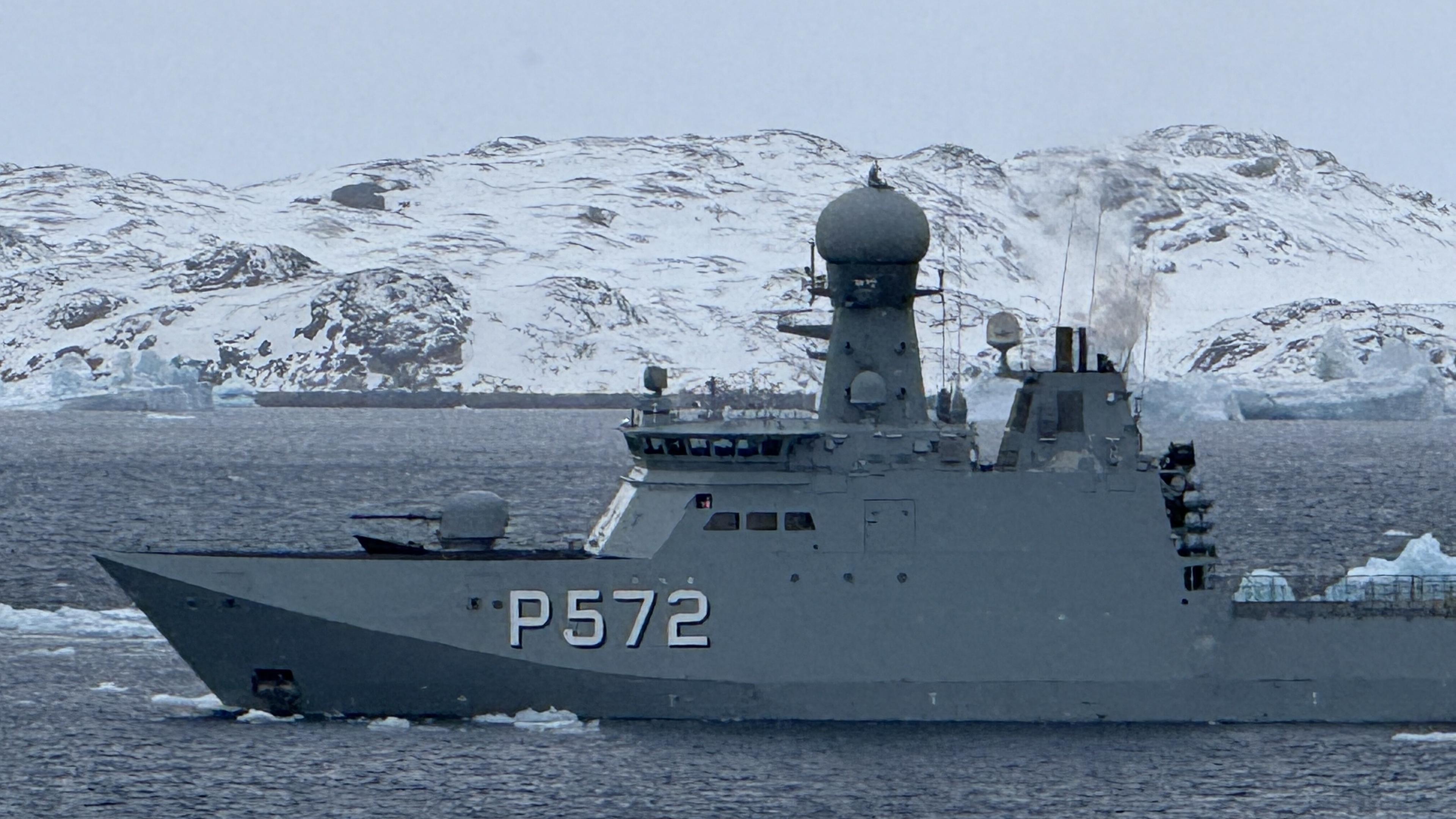 Patrouille der Königlich Dänischen Marine in der grönländischen Hauptstadt Nuuk
