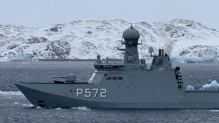 Patrouille der Königlich Dänischen Marine in der grönländischen Hauptstadt Nuuk