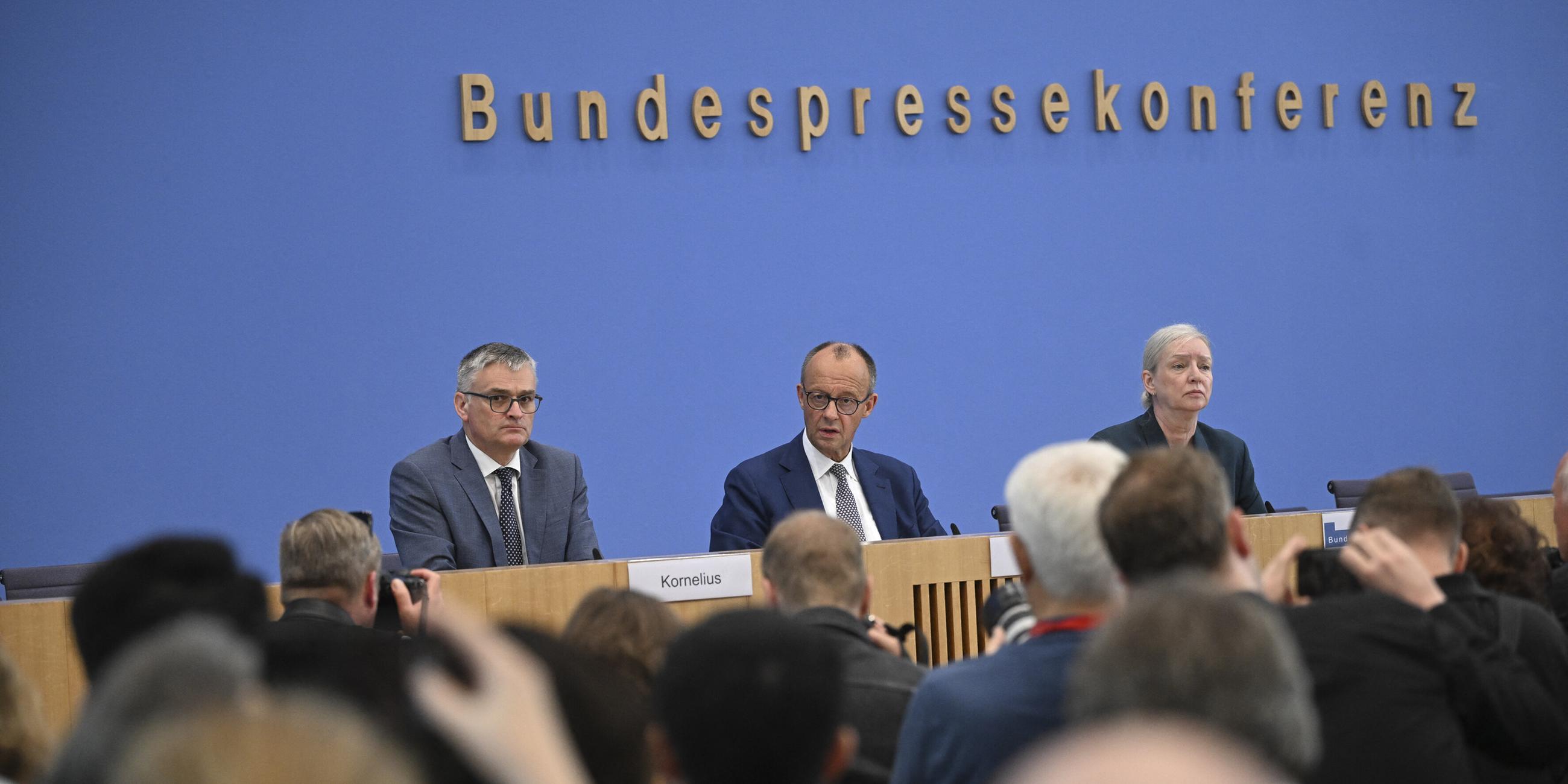 Bundeskanzler Merz zog in seiner Sommer-Pressekonferenz Bilanz