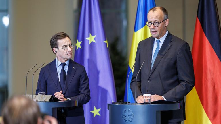 Unterzeichnung der deutsch-schwedischen Innovationspartnerschaft und Pressekonferenz mit Bundeskanzler Friedrich Merz (CDU), und Ministerpraesident des Koenigreiches Schweden, Ulf Kristersson im Bundeskanzleramt in Berlin am 19.11.2025.