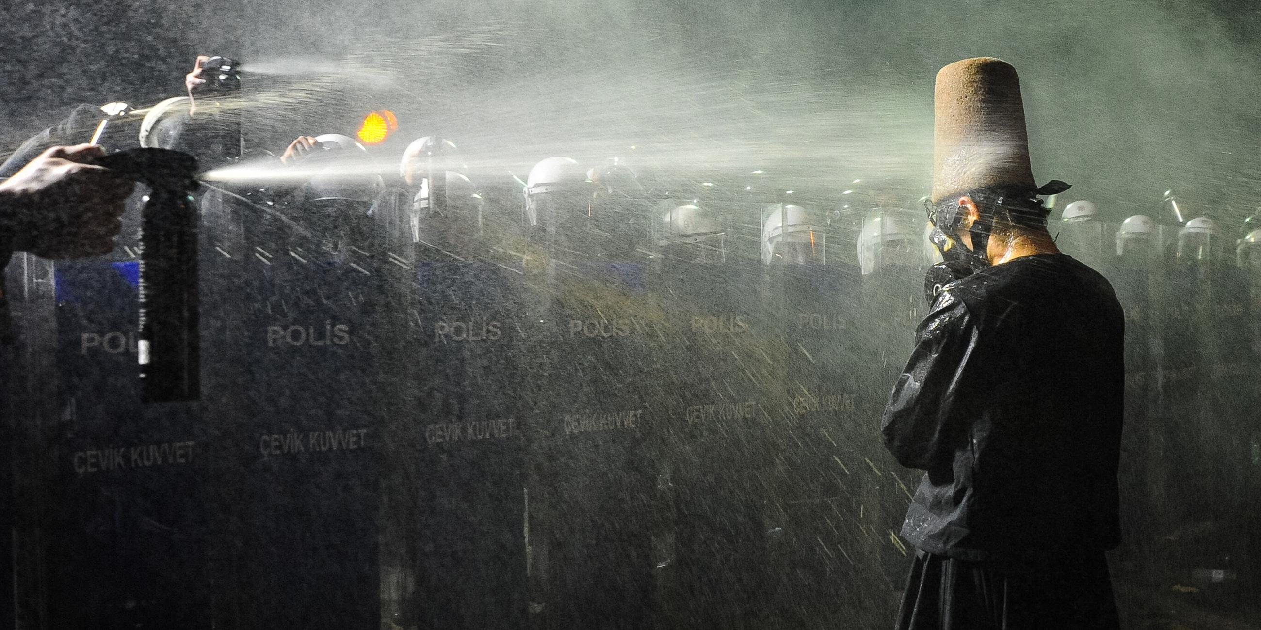 Proteste intensivieren sich nach der Inhaftierung EKREM IMAMOGLUs in Istanbul