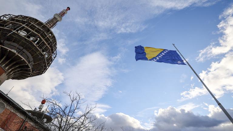 Bosnien und Herzegowina Flagge im Wind