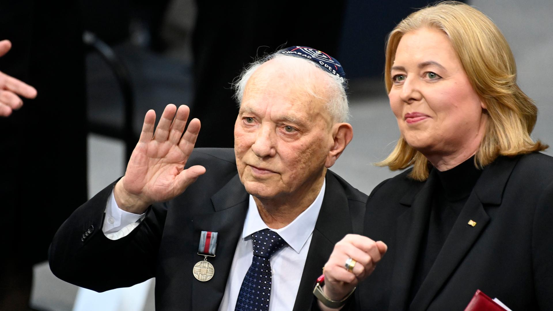 Roman Schwarzman und Baerbel Bas bei der Gedenkstunde des Deutschen Bundestages aus Anlass des Tages des Gedenkens an die Opfer des Nationalsozialismus