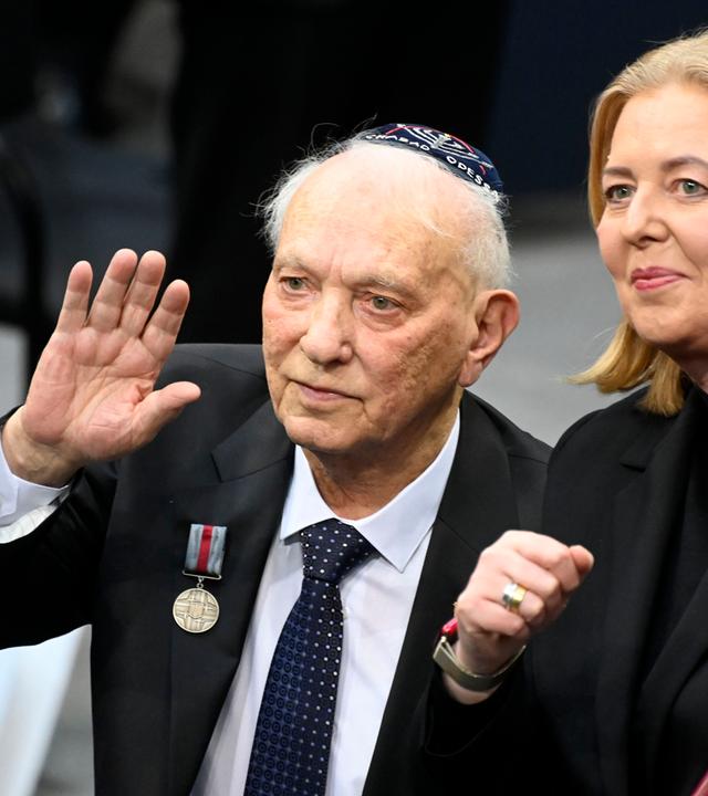 Roman Schwarzman und Baerbel Bas bei der Gedenkstunde des Deutschen Bundestages aus Anlass des Tages des Gedenkens an die Opfer des Nationalsozialismus