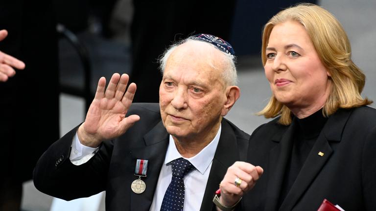 Roman Schwarzman und Baerbel Bas bei der Gedenkstunde des Deutschen Bundestages aus Anlass des Tages des Gedenkens an die Opfer des Nationalsozialismus