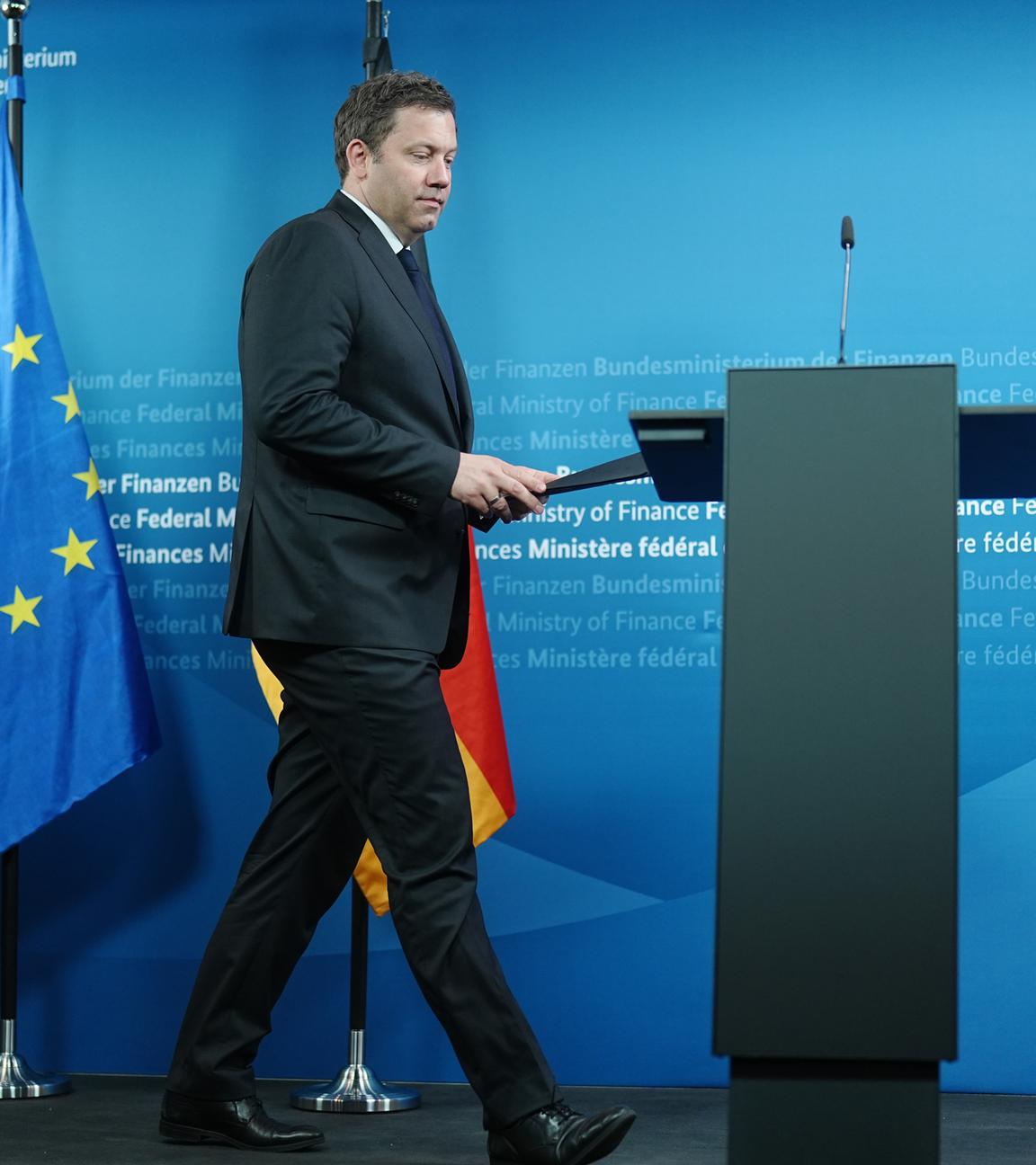 Lars Klingbeil (SPD), Bundesminister der Finanzen, Vizekanzler und SPD-Bundesvorsitzender, gibt eine Pressekonferenz zum Gesetzentwurf für ein steuerliches Investitionssofortprogramm zur Stärkung des Wirtschaftsstandorts Deutschland. 