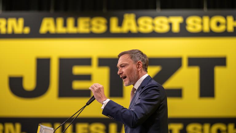Christian Lindner, FDP Bundesvorsitzender, spricht beim außerordentliche Bundesparteitag der FDP vor der Bundestagswahl.