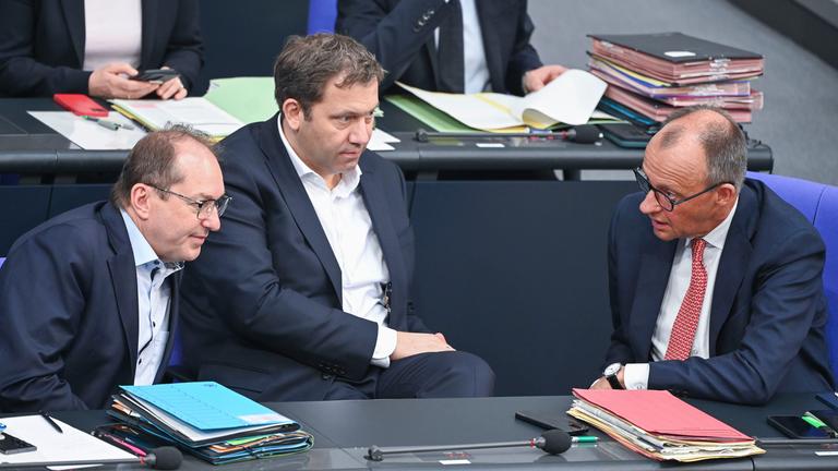 Grenzkontrollen, Nahost, Spahn: So verteidigte Merz seine Politik im Bundestag