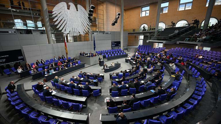 Bundestag berät zum Tariftreuegesetz