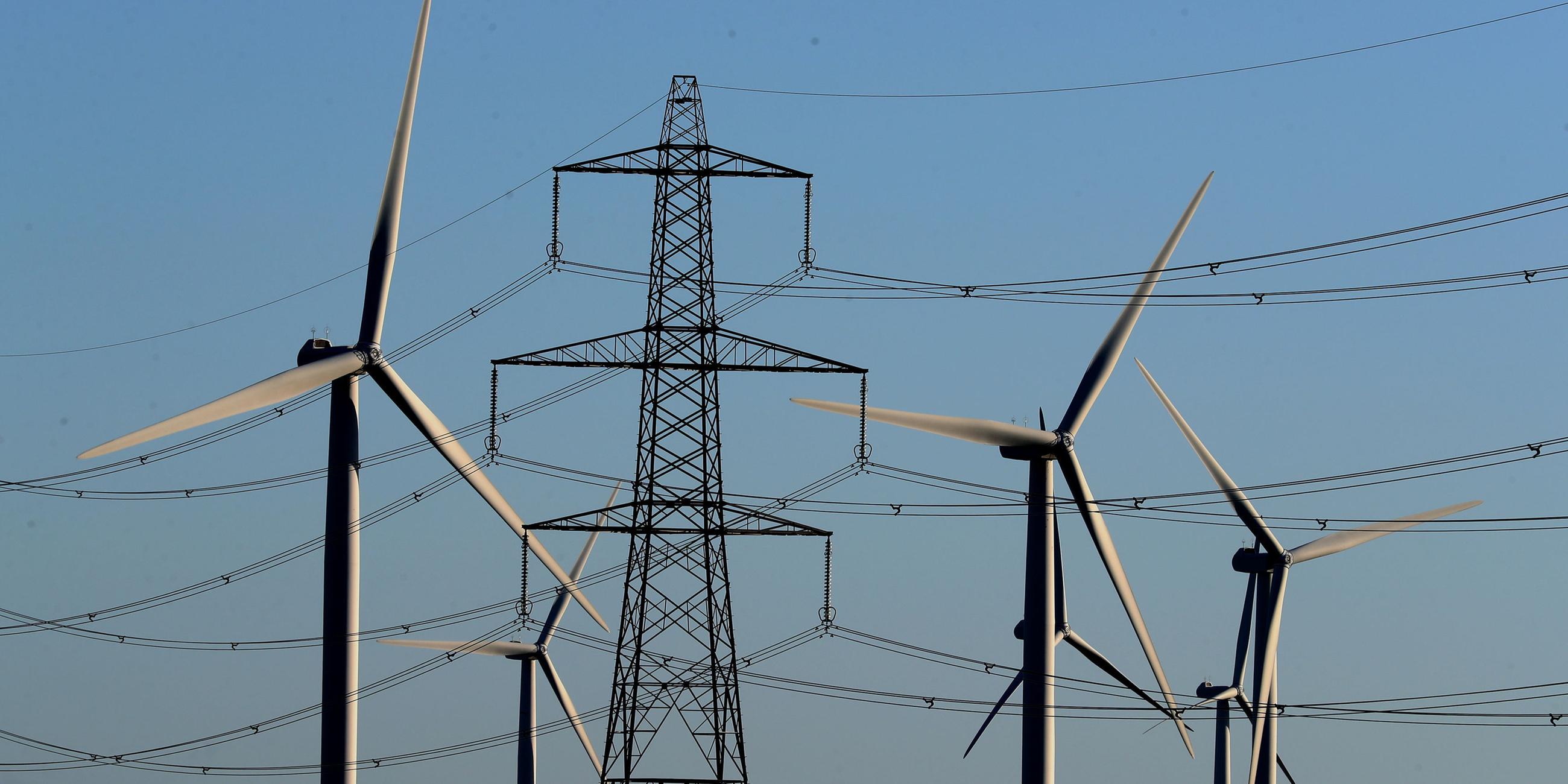  Little Cheyne Court Wind Farm amongst existing electricity pylons on the Romney Marsh in Kent