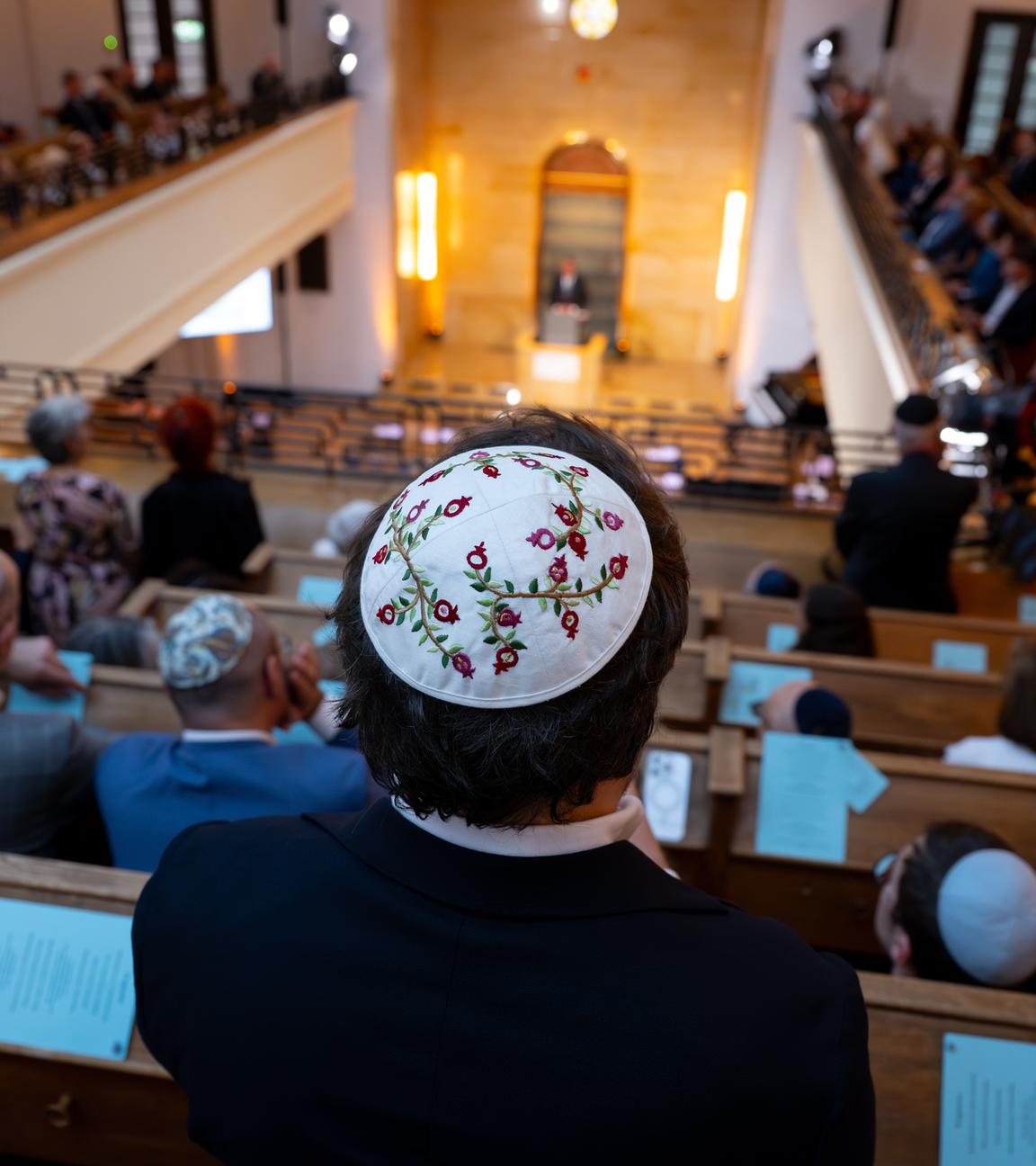  Bundeskanzler Friedrich Merz (CDU) nimmt an einem Festakt zur Wiederherstellung der Synagoge Reichenbachstraße teil. Nach jahrelanger Restaurierung wird die Synagoge in der Münchner Reichenbachstraße wieder eröffnet