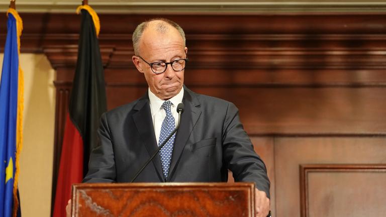 Bundeskanzler Friedrich Merz (CDU) gibt im Willard Hotel ein Pressestatement nach einem Spitzentreffen von US-Präsident Trump und dem ukrainischen Präsidenten Selenskyj 