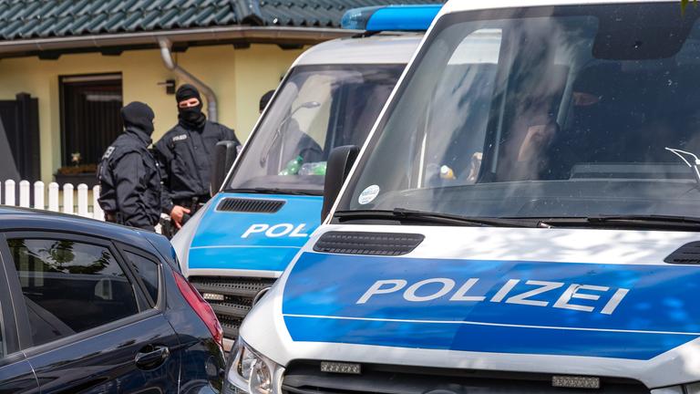 Mutmaßliche rechte Terrorzelle: Junge Männer festgenommen