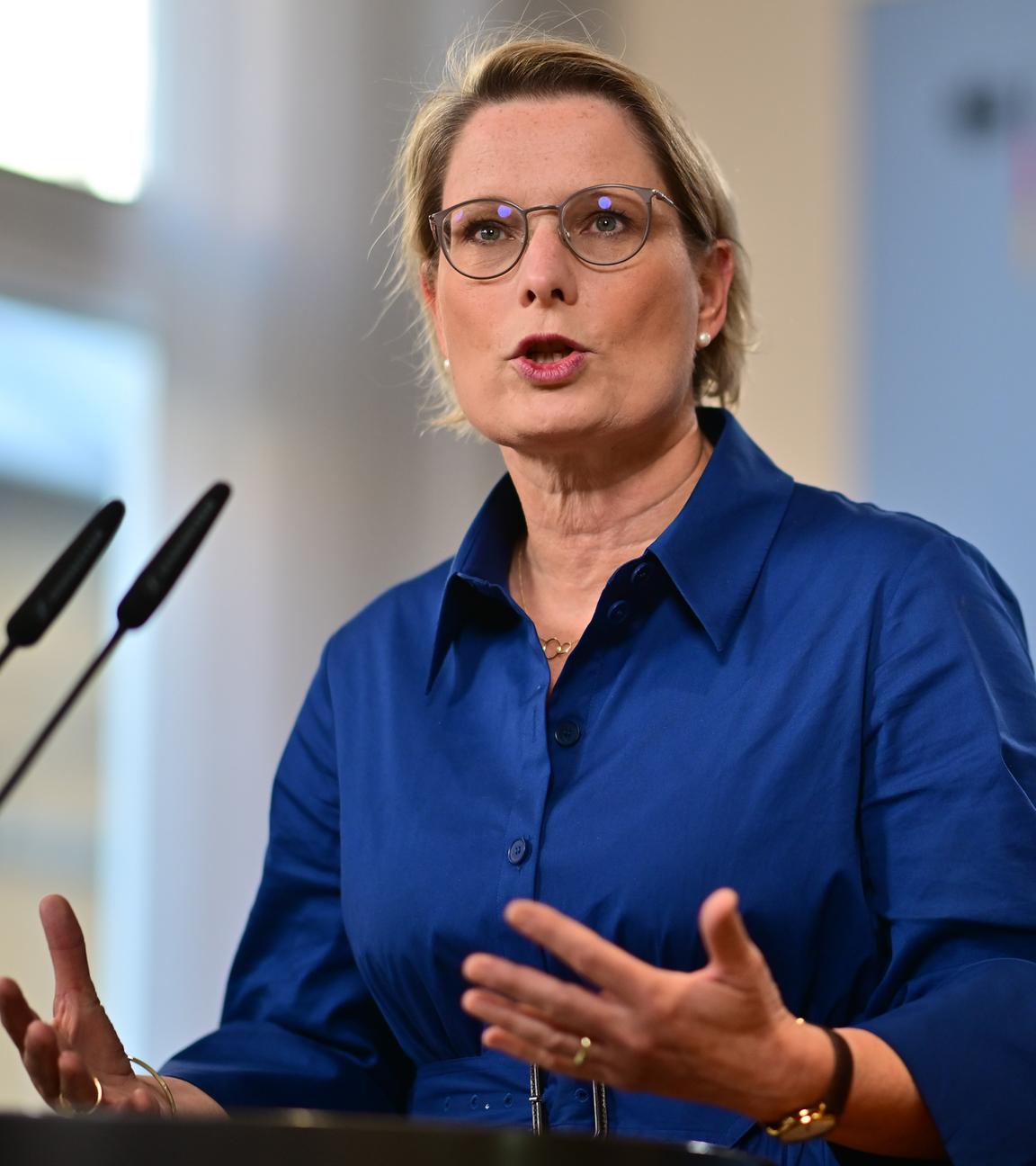 21.08.2025, Berlin: Stefanie Hubig (SPD), Bundesministerin der Justiz und für Verbraucherschutz, spricht während eines Statements zur Festnahme im Fall der Nord-Stream-Sabotage.