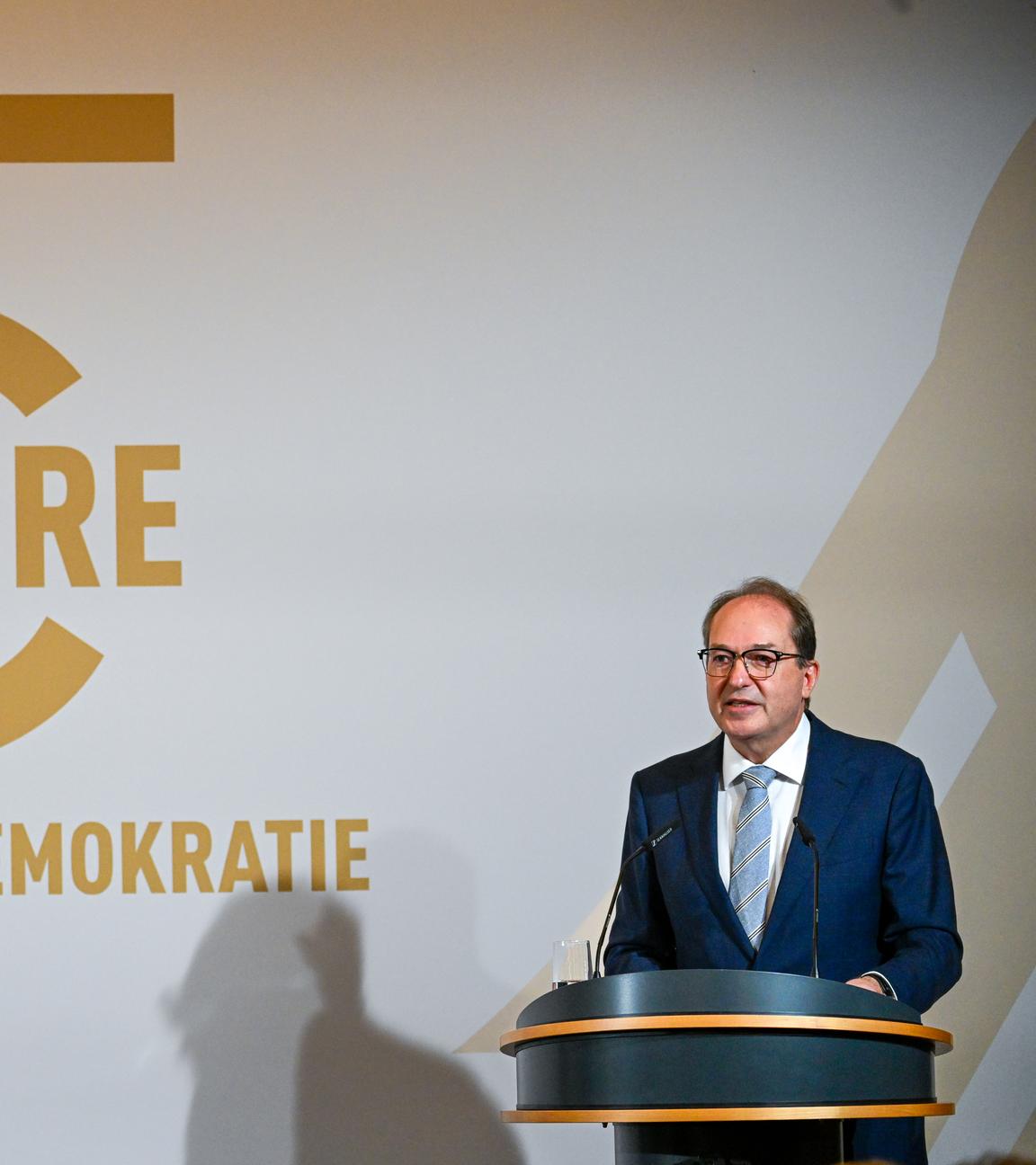 27.10.2025, Berlin: Alexander Dobrindt (CSU), Bundesinnenminister, spricht während des Festaktes zum 75-jährigen Bestehen des Bundesamtes für Verfassungsschutz. Foto: Soeren Stache/dpa