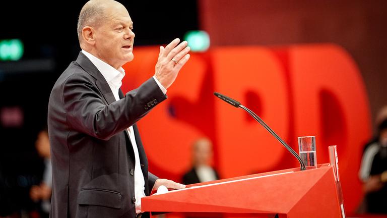 Olaf Scholz (SPD), ehemaliger Bundeskanzler, spricht beim SPD-Bundesparteitag. Auf dem Parteitag will die SPD ein neues Präsidium wählen sowie einen Programmprozess anstoßen. 