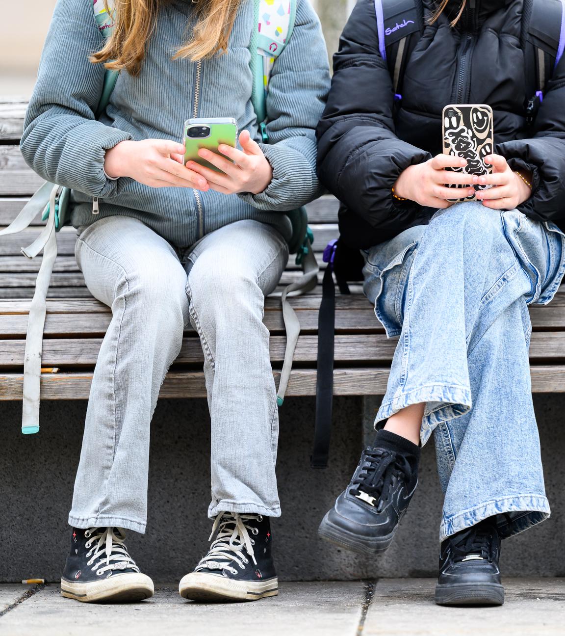 ++ THEMENBILD ++ HANDYVERBOT AN SCHULEN