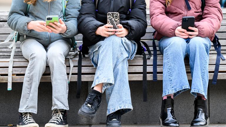 ++ THEMENBILD ++ HANDYVERBOT AN SCHULEN