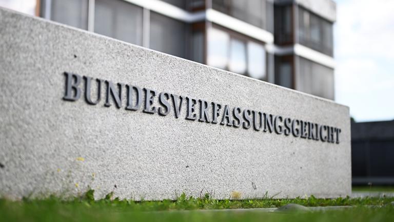 Symbolbild Schriftzug Bundesverfassungsgericht