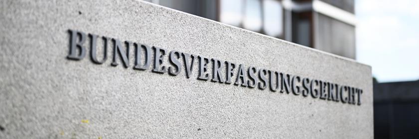 Symbolbild Schriftzug Bundesverfassungsgericht