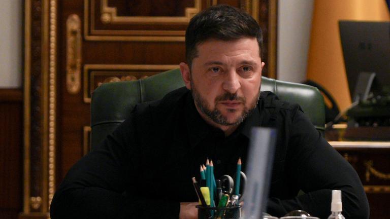 Wolodymyr Selenskyj, Präsident der Ukraine, spricht während einer Pressekonferenz.