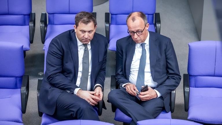 Bundestag - Sondersitzung zur Grundgesetzänderung