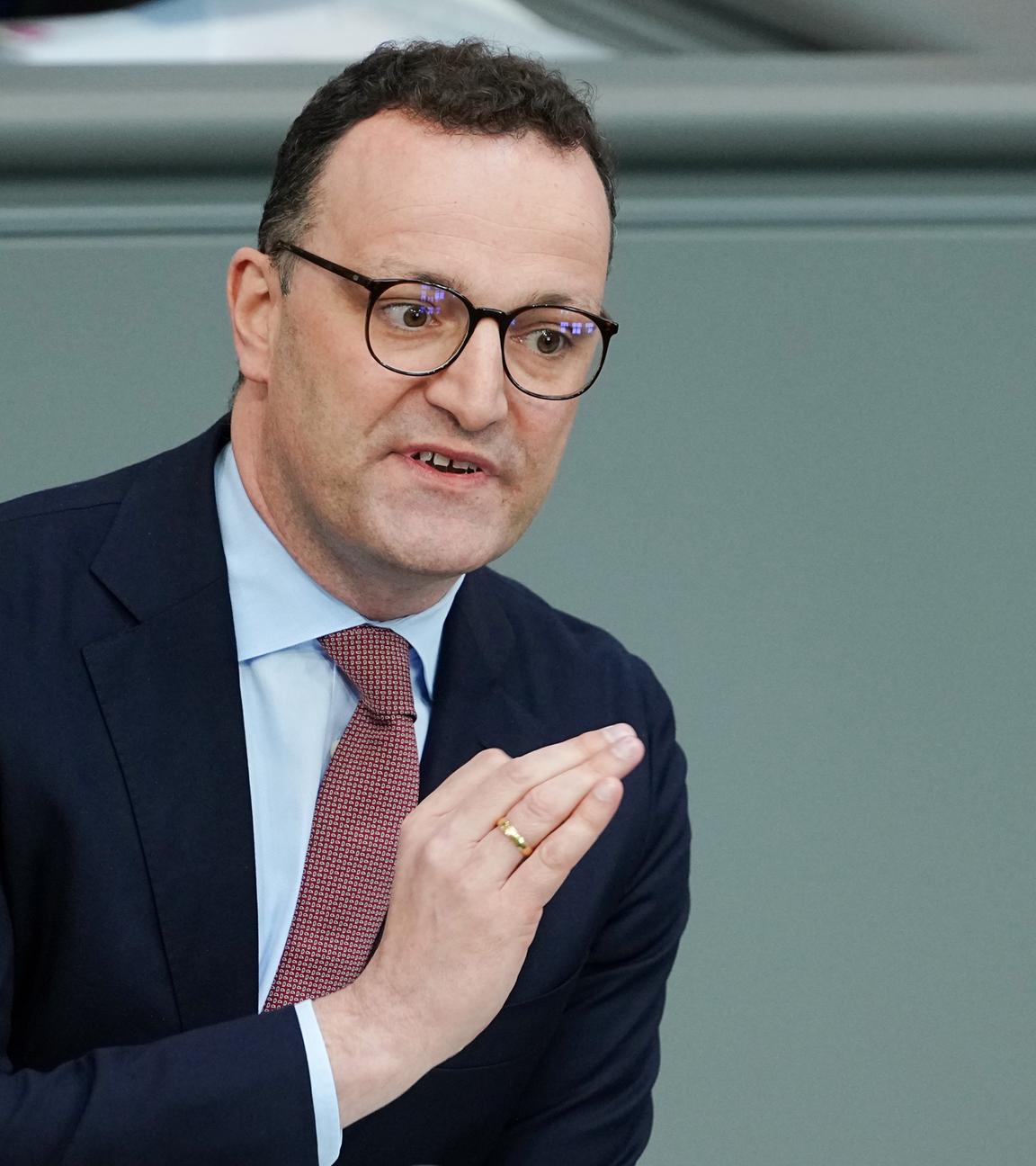 ARCHIV - 14.05.2025, Berlin: Jens Spahn, Fraktionsvorsitzender der CDU, spricht nach der Regierungserklärung des Bundeskanzlers im Plenum des Bundestags.