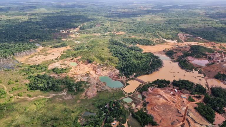 Brasilien, Cachoeira do Piria: Legale und illegale Goldminen nahe der Gemeinde Cachoeira do Piriá.