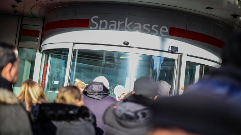 Nach dem Einbruch in den Tresorraum einer Bank