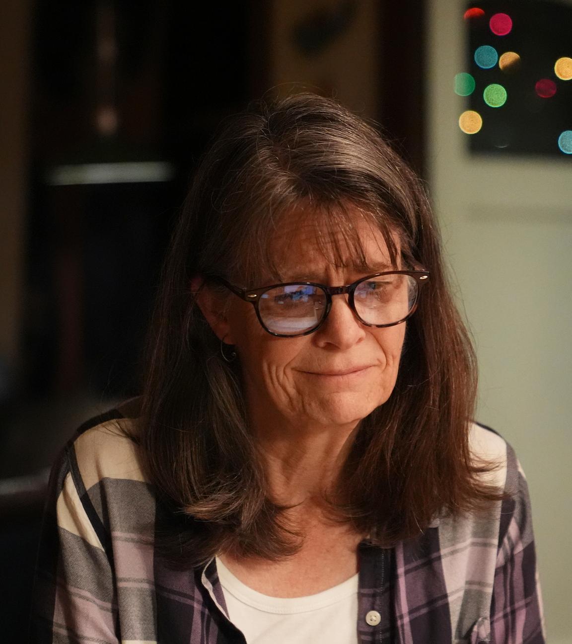 06.10.2025, USA, Seattle: Mary E. Brunkow wird emotional, als sie erfährt, dass sie den Nobelpreis für Medizin für einen Teil ihrer Arbeit über periphere Immuntoleranz erhalten hat, in Seattle.