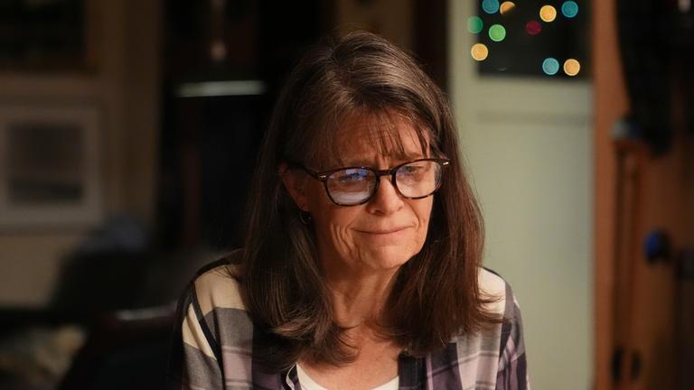 06.10.2025, USA, Seattle: Mary E. Brunkow wird emotional, als sie erfährt, dass sie den Nobelpreis für Medizin für einen Teil ihrer Arbeit über periphere Immuntoleranz erhalten hat, in Seattle.