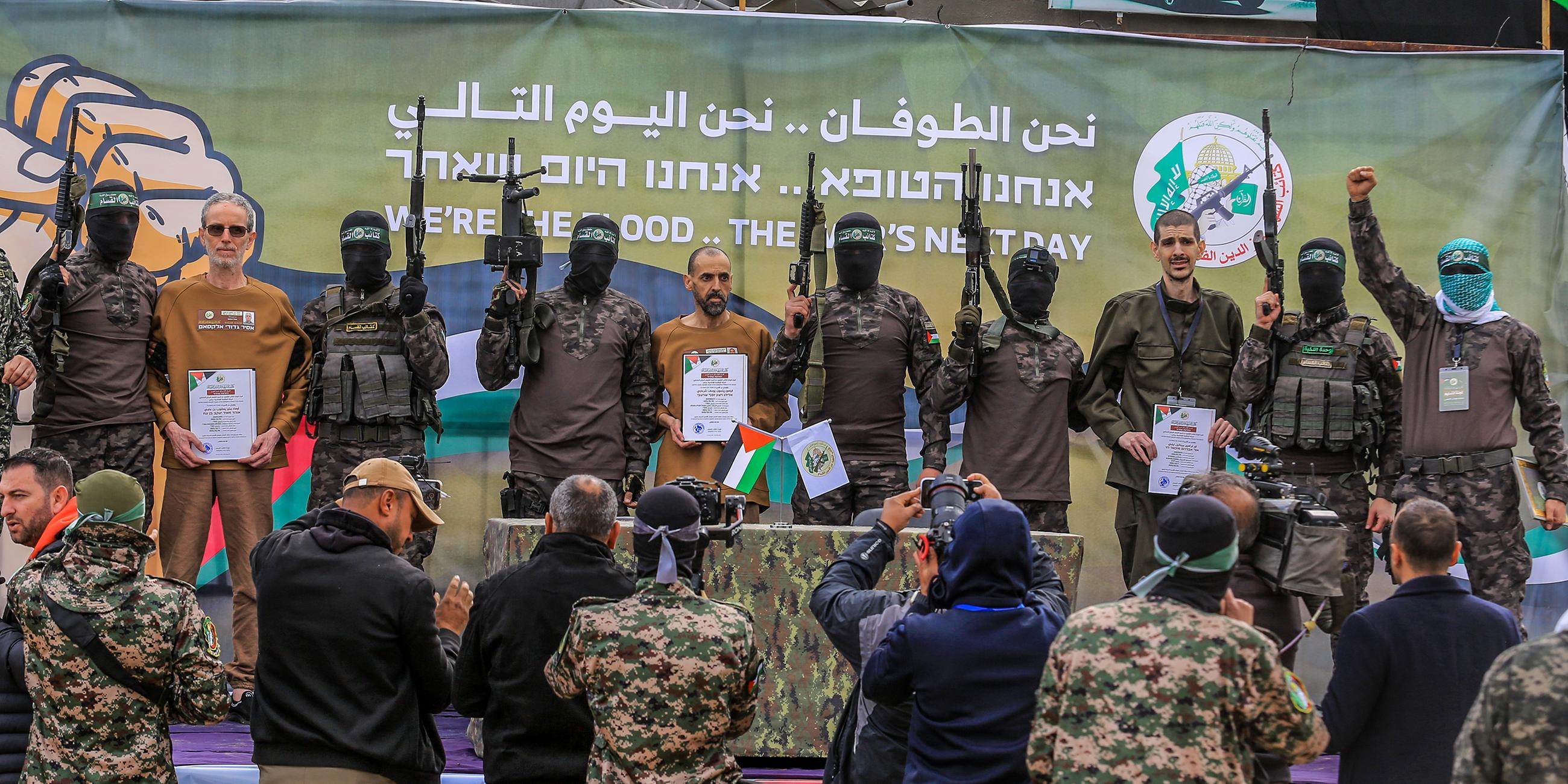 Nahostkonflikt - Drei Geiseln in Deir al-Balah freigelassen