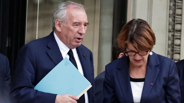 Frankreichs Regierung stürzt bei Vertrauensfrage