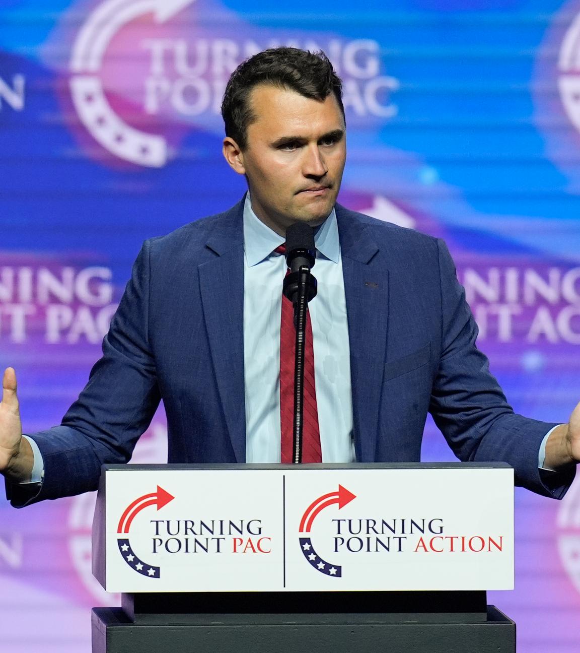 USA, Las Vegas: Charlie Kirk, Gründer von Turning Point USA, spricht während einer Wahlkampfveranstaltung